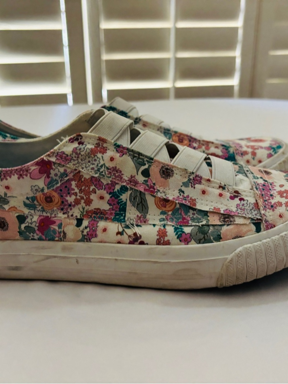 Blowfish Floral Slip-On Sneakers in Cream with Pink & Green Women’s Size 9 - Picture 3 of 10